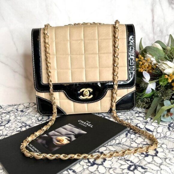 Authentic CHANEL CC Lambskin Patent Chocolate Bar Flap Bag Chain Beige Black - Picture 6 of 16